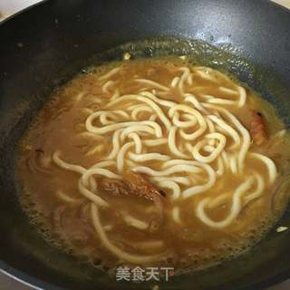 咖喱海鲜乌冬面的做法步骤:16