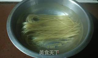 重庆乡宴江湖菜——蚂蚁上树(又名肉末粉条)的做法步骤：2