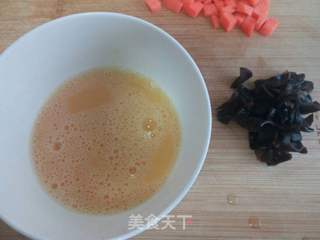 虾仁蛋炒饭的做法步骤:2