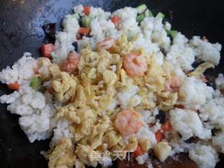 虾仁蛋炒饭的做法步骤:7