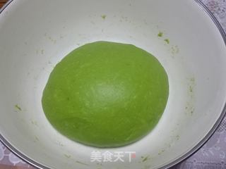 猪肉芹菜胡萝卜蒸饺的做法步骤：2