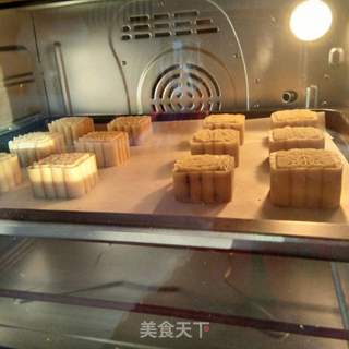 广式月饼的做法步骤:11