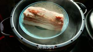 重庆乡宴江湖菜——重庆咸烧白(梅菜扣肉)的做法步骤:2
