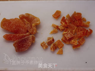 抹茶蔓越莓黄桃牛轧糖的做法步骤:2