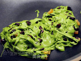 抹茶蔓越莓黄桃牛轧糖的做法步骤:10