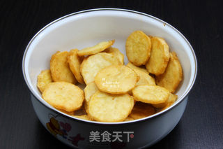 酥脆零食,五香炸薯片的做法步骤:7