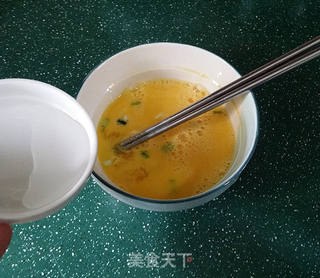 XO酱杂蔬蛋炒饭的做法步骤:4