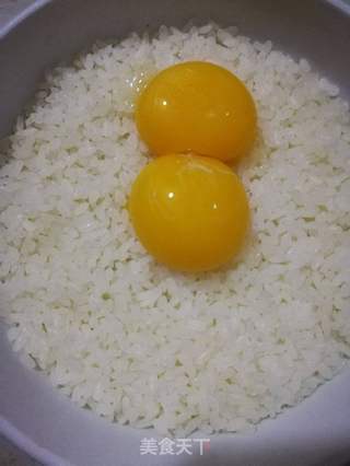 多彩蛋炒饭的做法步骤:2