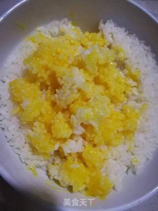 多彩蛋炒饭的做法步骤:3