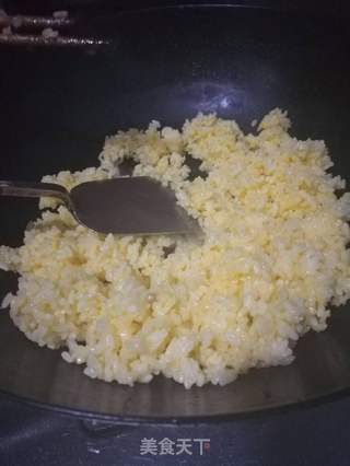 多彩蛋炒饭的做法步骤:4
