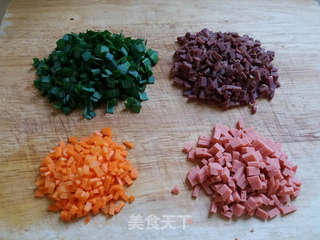 牛肉鸡蛋炒饭的做法步骤:2