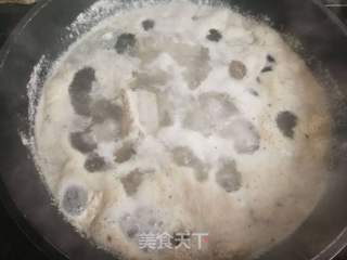 竹荪枸杞排骨汤的做法步骤:3