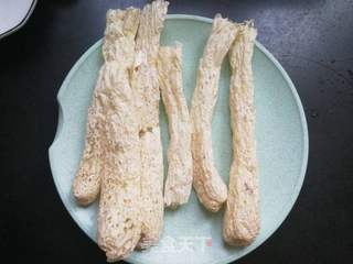 竹荪枸杞排骨汤的做法步骤:7