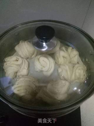 自制花卷的做法步骤：5