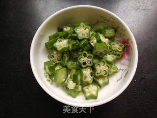 腊肠秋葵炒饭的做法步骤：3
