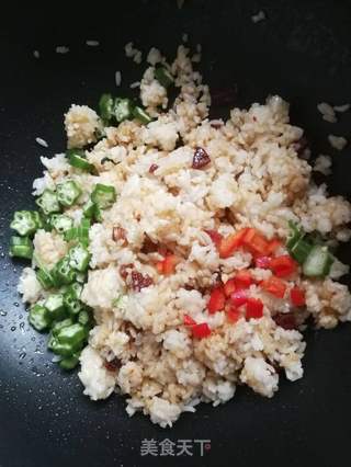 腊肠秋葵炒饭的做法步骤：6