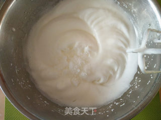 草莓奶油蛋糕卷的做法步骤:8