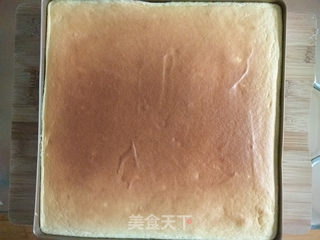 草莓奶油蛋糕卷的做法步骤:16
