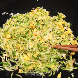 西葫芦鸡蛋水饺——肚子鼓鼓的大肚水饺看着都喜庆儿的做法步骤:8