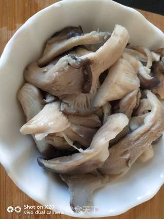 鲜蘑炒肉的做法步骤：4