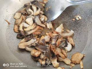 鲜蘑炒肉的做法步骤：7