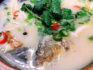 鲫鱼豆腐菌菇汤的做法步骤:6
