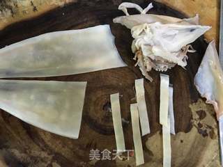 鱿鱼干萝卜排骨汤的做法步骤:3