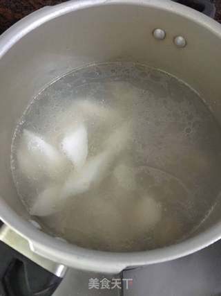 鱿鱼干萝卜排骨汤的做法步骤:6