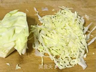 凉拌粉丝包菜丝的做法步骤:2