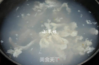 鲜掉眉毛的鱼肉萝卜汤的做法步骤:4