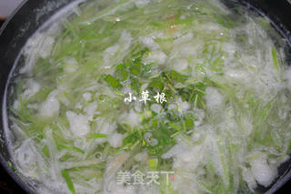 鲜掉眉毛的鱼肉萝卜汤的做法步骤:6