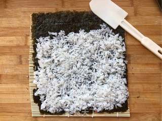 飞鱼籽寿司的做法步骤:2