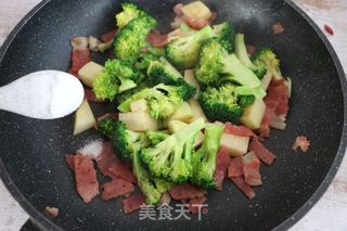西蓝花土豆培根浓汤的做法步骤：8