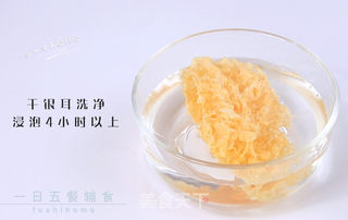 银耳百合荸荠的做法步骤:2