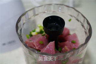 西兰花鲜肉饺子的做法步骤:2