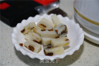 崇明糕阿胶蛋汤的做法步骤:2