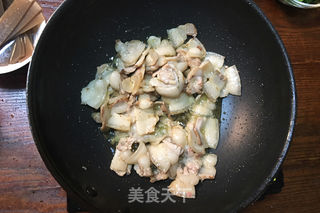 川味苕皮回锅肉的做法步骤:2