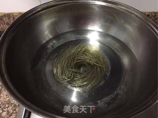 菠菜拌粉丝的做法步骤:2