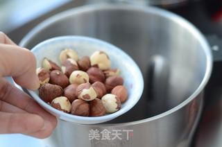 榛仁葡萄干豆浆的做法步骤:2