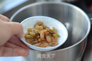 榛仁葡萄干豆浆的做法步骤:3