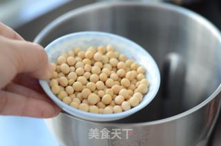 榛仁葡萄干豆浆的做法步骤:4