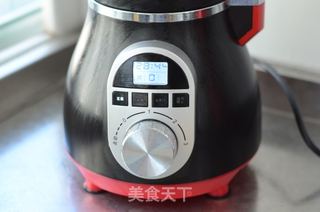 榛仁葡萄干豆浆的做法步骤:5