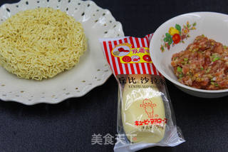 孩子最爱的沙拉脆面肉丸的做法步骤:2