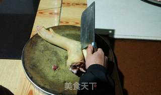 猪脚解剖法的做法步骤:4