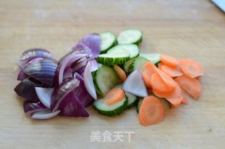 木耳鲜蔬沙拉的做法步骤:2