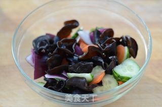 木耳鲜蔬沙拉的做法步骤:5