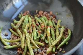 干煸豆角的做法步骤:5