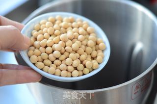 黑芝麻蜂蜜豆浆的做法步骤:2