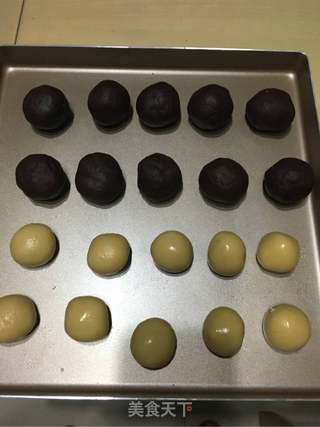蛋黄月饼的做法步骤：7