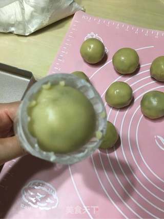 蛋黄月饼的做法步骤:9